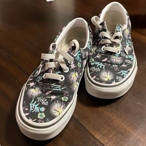 Vans shoes w flower pattern mens size 5, womens size 6.5 - great condition